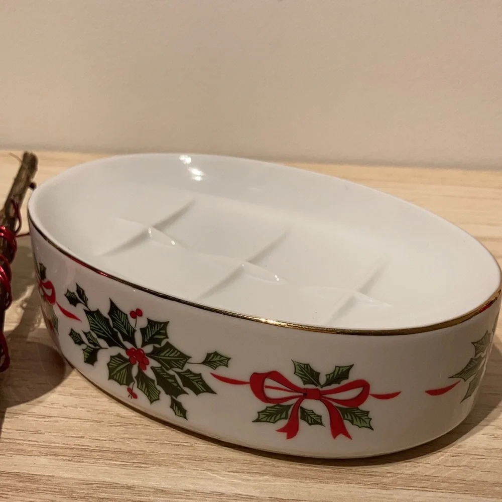 Holiday soap dish with holly and berries